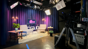 cenário lilaz com poltrona